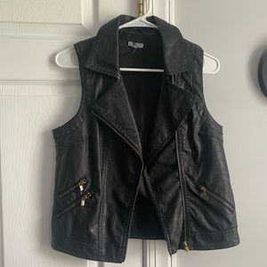 BUFFALO DAVID BITTON VINTAGE FAUX LEATHER VEST